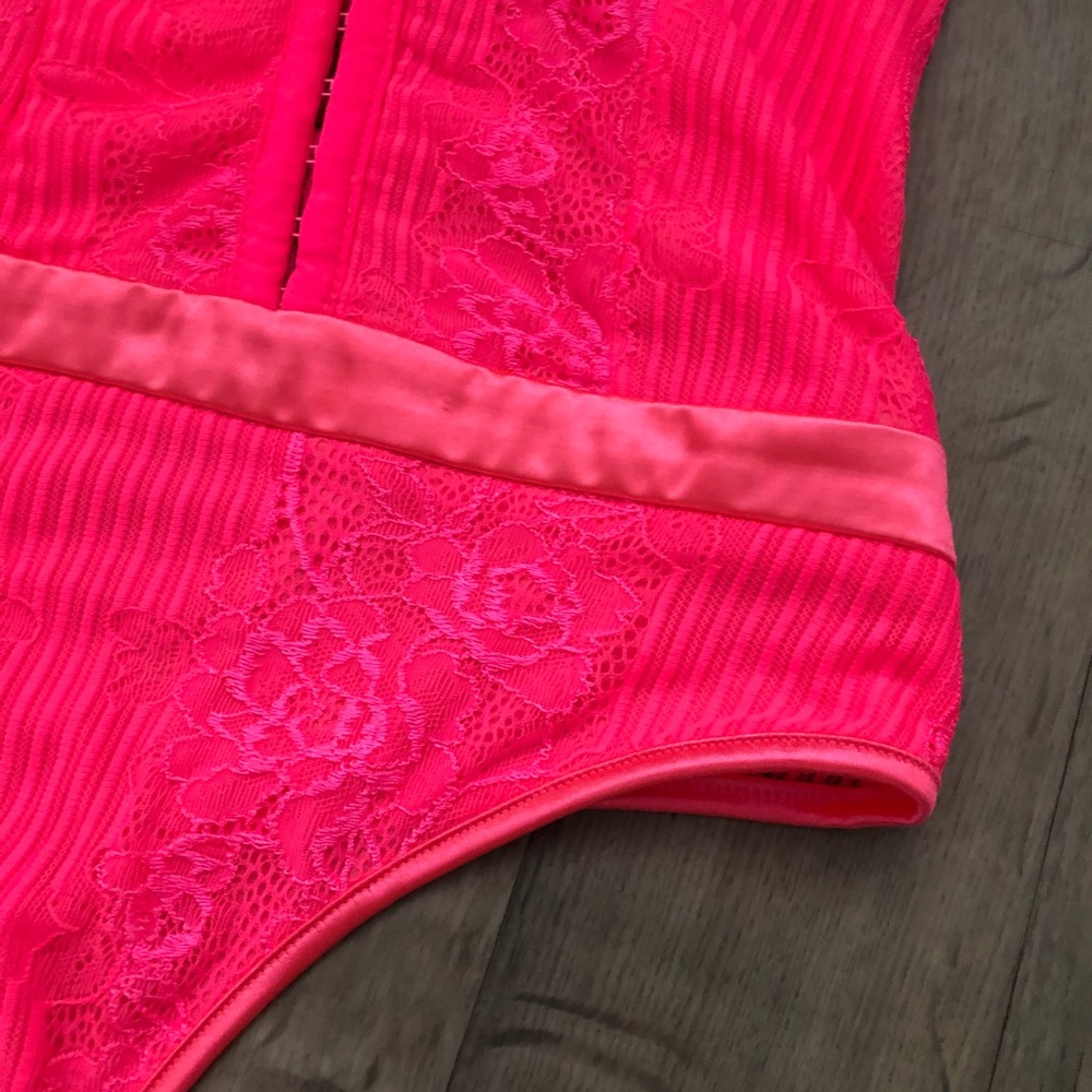 Missguided Neon Pink Lace Bodysuit - Picture 4 of 5